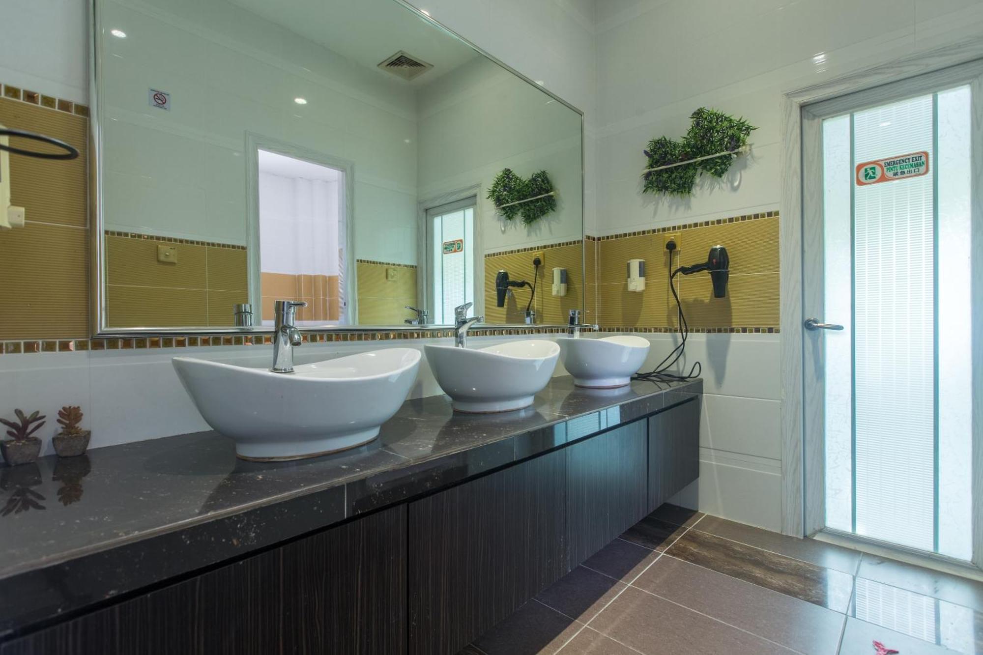 Spot On 89858 Rebecca'S Homes كوتا كينابالو المظهر الخارجي الصورة